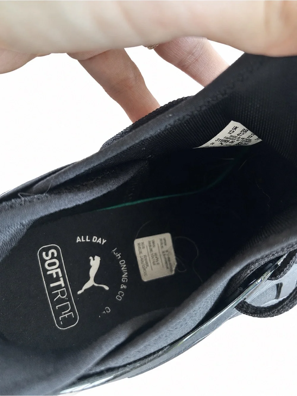 Black Men’s Pumas Excellent Condition